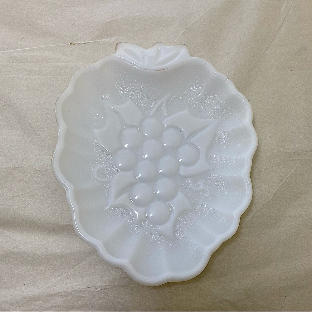 VTG Hazel Atlas Grape shaped Milk Glass Dish